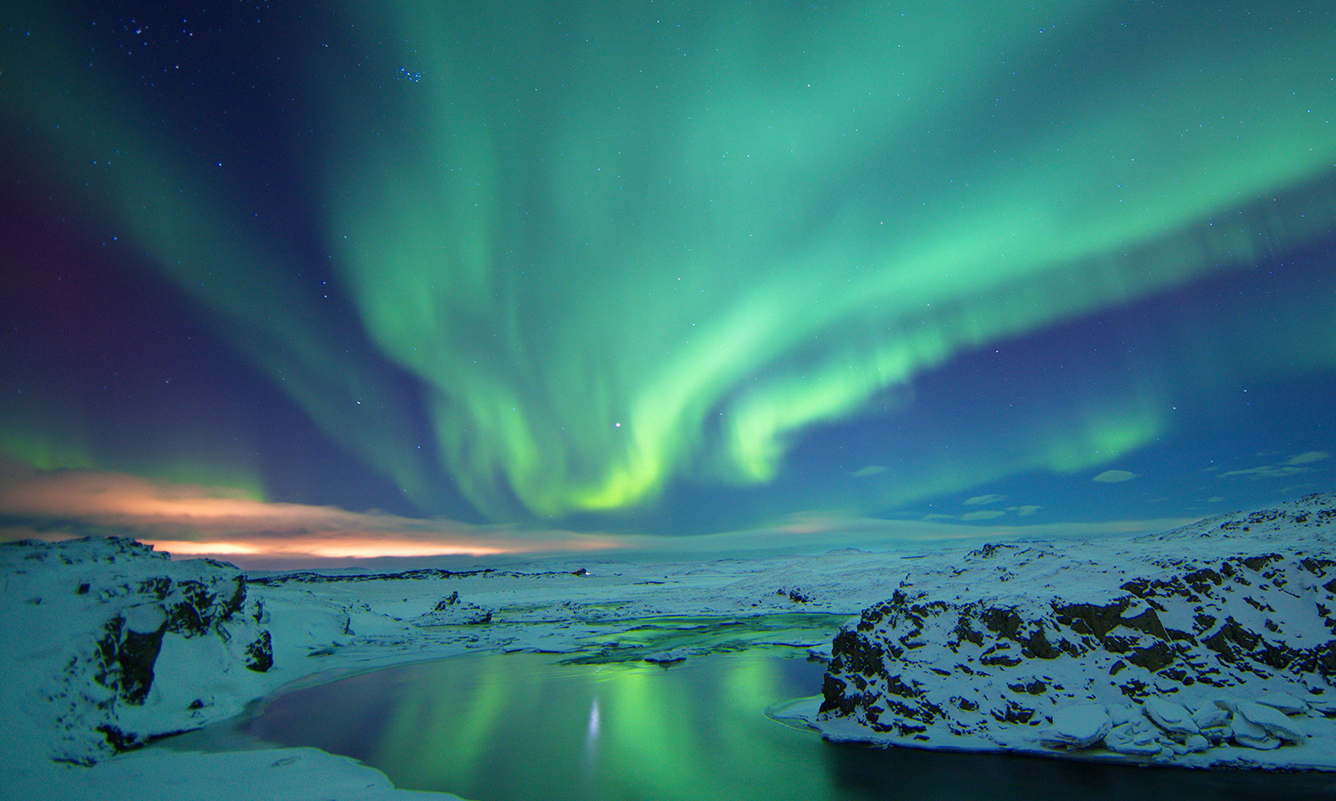 3 Tempat Terbaik Menikmati Aurora Borealis di Islandia | Yuktravel ...